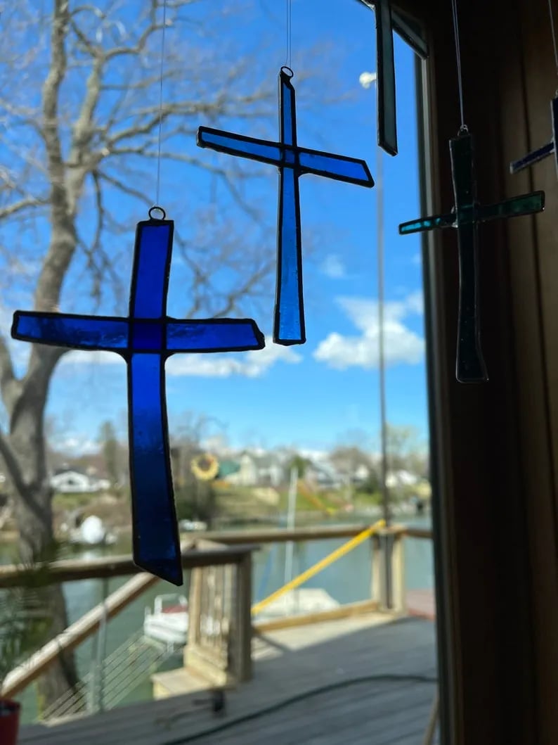 ✨Crystal Cross Suncatcher – Let God’s Light Shine Through Your Home with Beautiful Rainbow Blessings!🌈