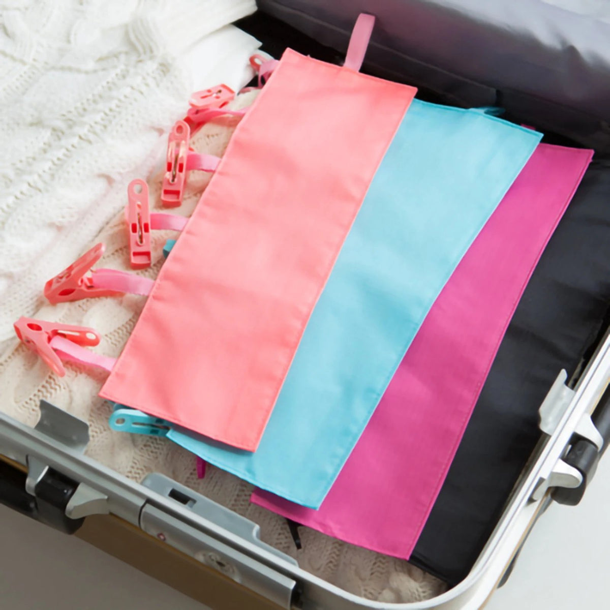 Hot Selling Now🔥🔥 & Foldable Travel Hanger!