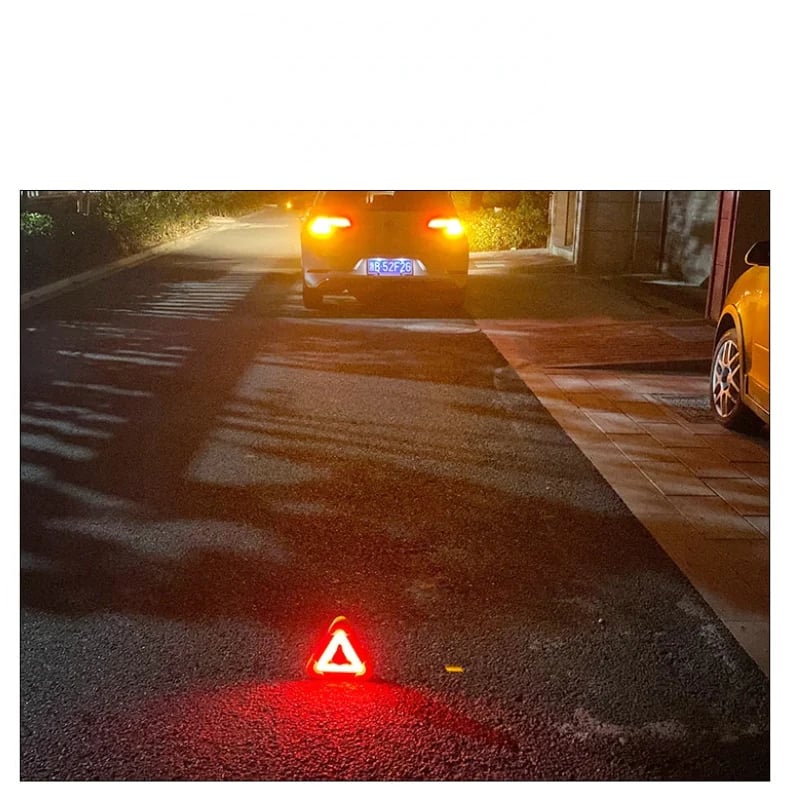 🔥2 in 1 Solar powered triangle roadside warning light