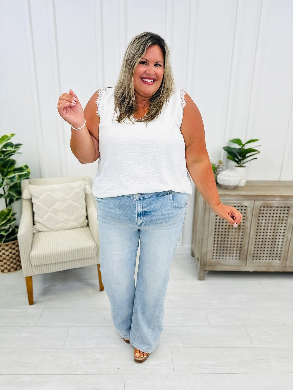 🏆LAST DAY 49% OFF💥 Vintage Wash Plus-Size Jeans -Stretchy, Straight Leg & Butt-Lifting Fit🎁