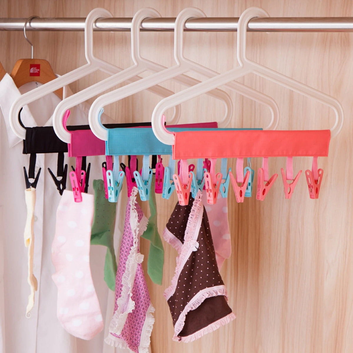 Hot Selling Now🔥🔥 & Foldable Travel Hanger!