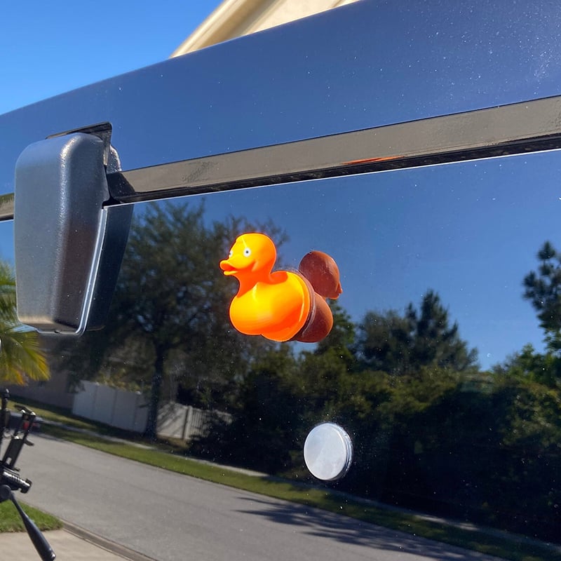 🚗💦 Meet the Ultimate Jeep Accessory: The Fun Middle Finger Spraying Duck! 🦆💥