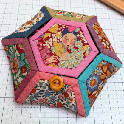 🔥LAST DAY 49% OFF - ✨DIY Hexagon Patchwork Flower Basket Sewing Template-with instruction