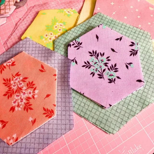 🔥LAST DAY 49% OFF - ✨DIY Hexagon Patchwork Flower Basket Sewing Template-with instruction