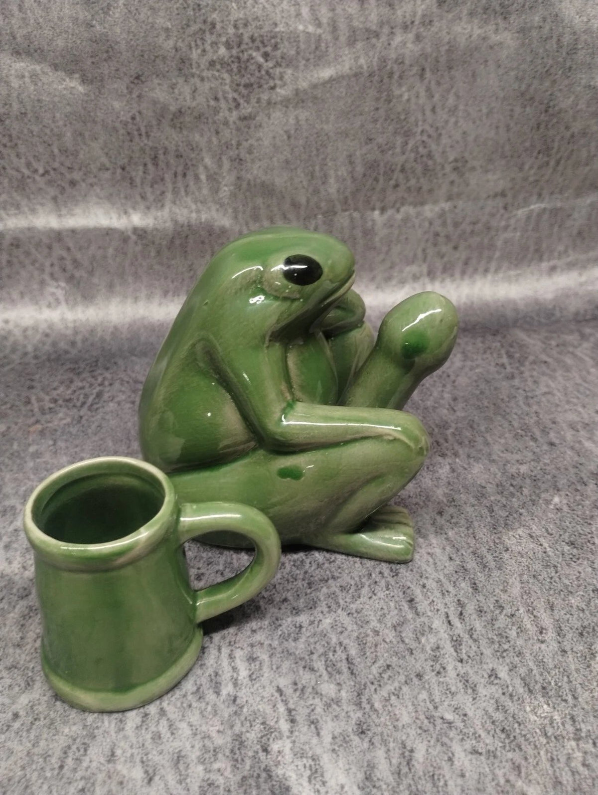 🔥Last Day 49% OFF - 🐸Antique Ceramic Naughty Frog Shot Glass Holder