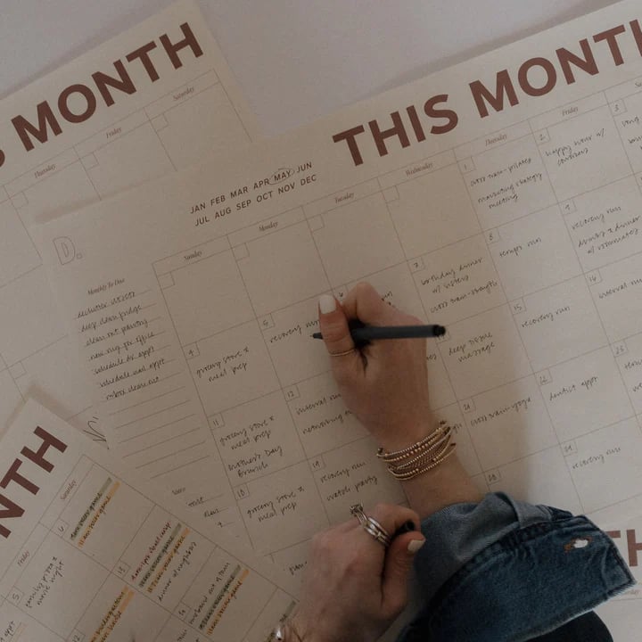 《Undated Large-Size Monthly Calendar 📅: 12 Tear-Away Pages to Ditch "Date Constraints" in Scheduling》