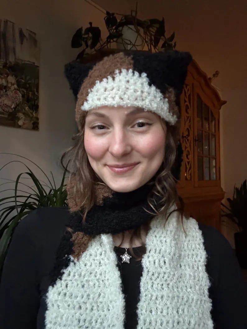 🔥Last Day 50% OFF - 🐾🧶Cozy Up with the Adorable Calico Cat Crochet Scarf