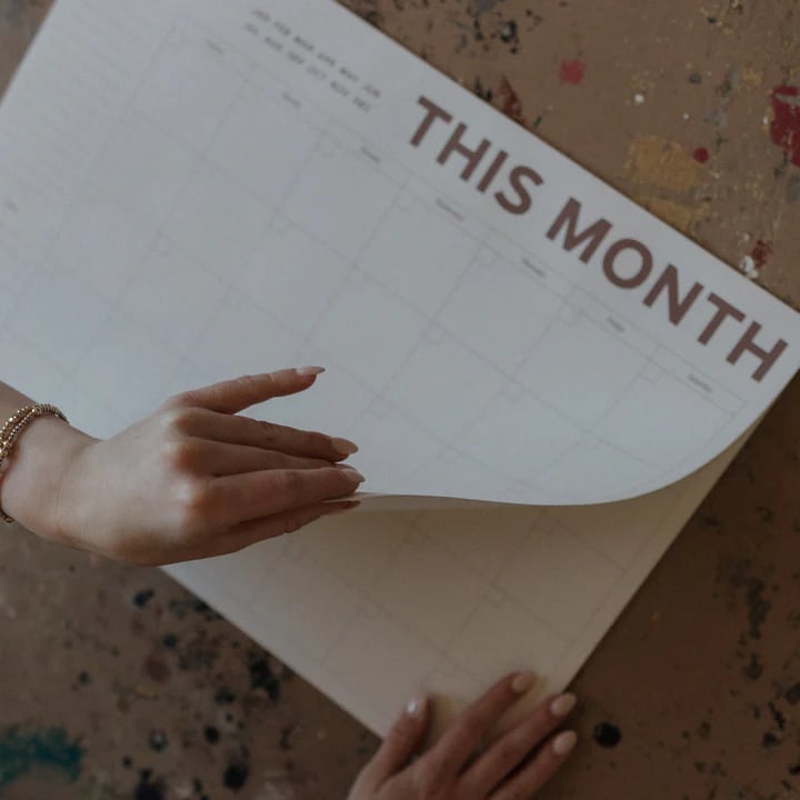 《Undated Large-Size Monthly Calendar 📅: 12 Tear-Away Pages to Ditch "Date Constraints" in Scheduling》