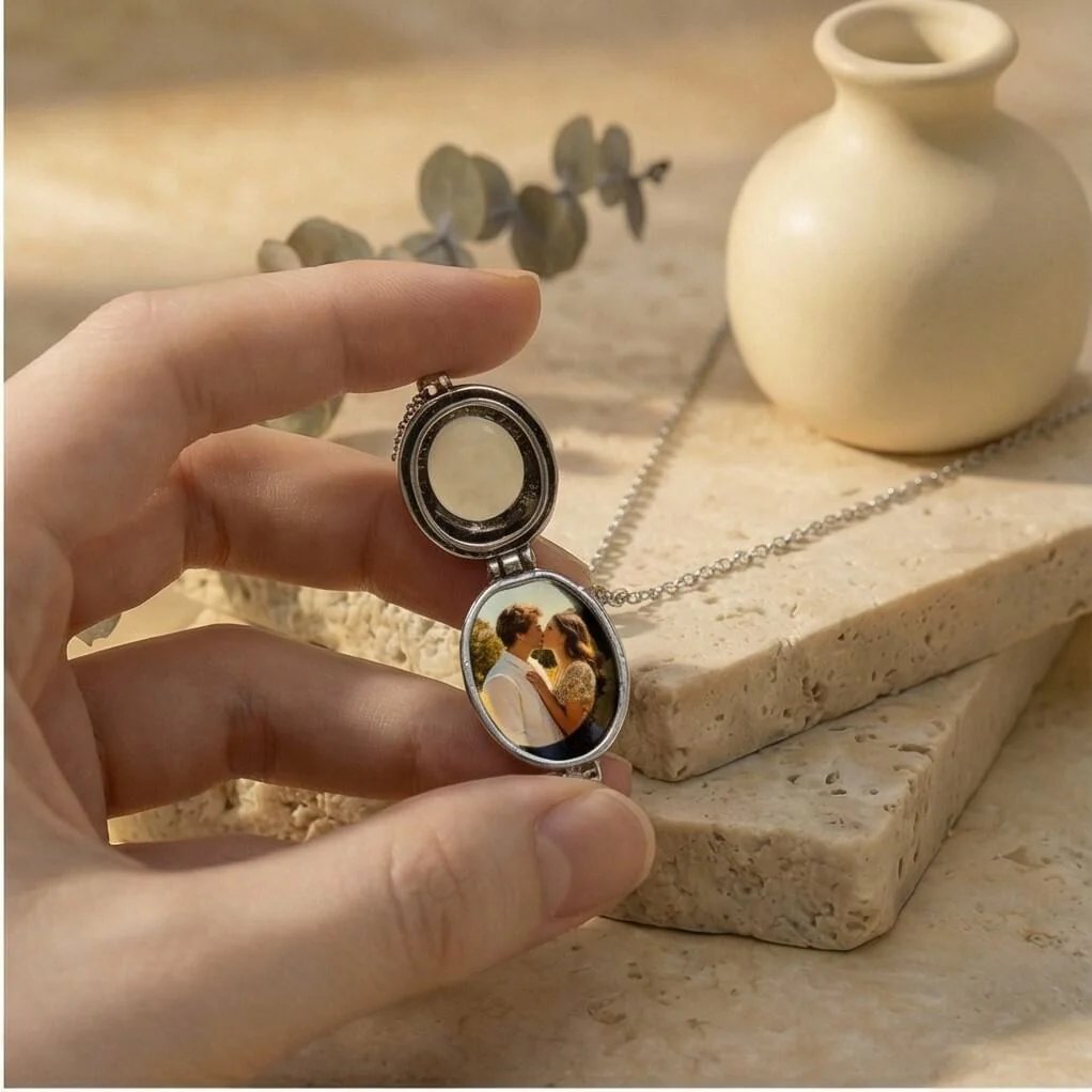 🖤👁️The Gaze · Keepsake Locket