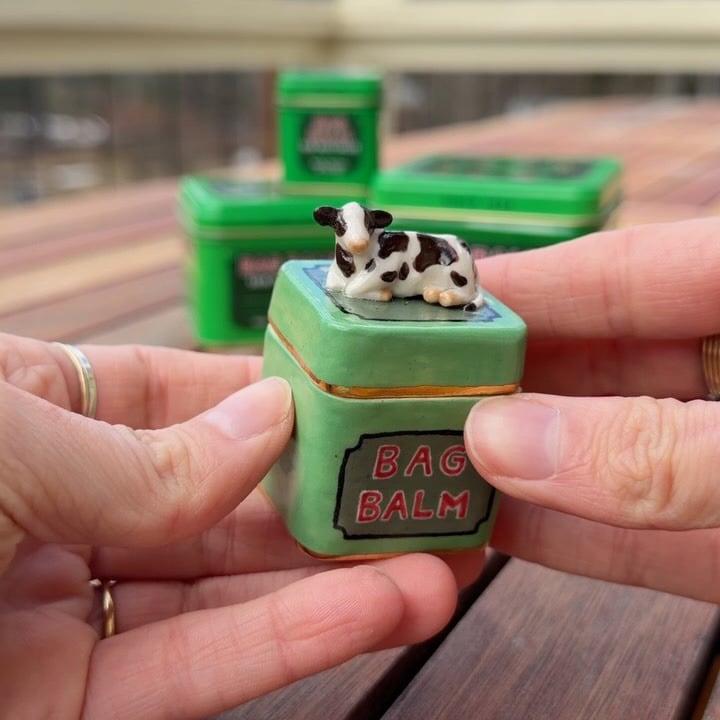 🐄 Mini Cow-Topped Ceramic Trinket Box – A Tiny, Adorable Collectible