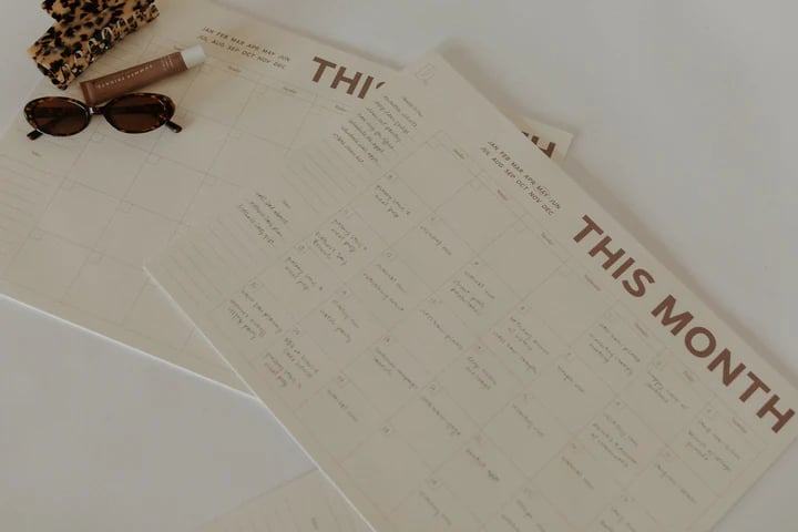 《Undated Large-Size Monthly Calendar 📅: 12 Tear-Away Pages to Ditch "Date Constraints" in Scheduling》