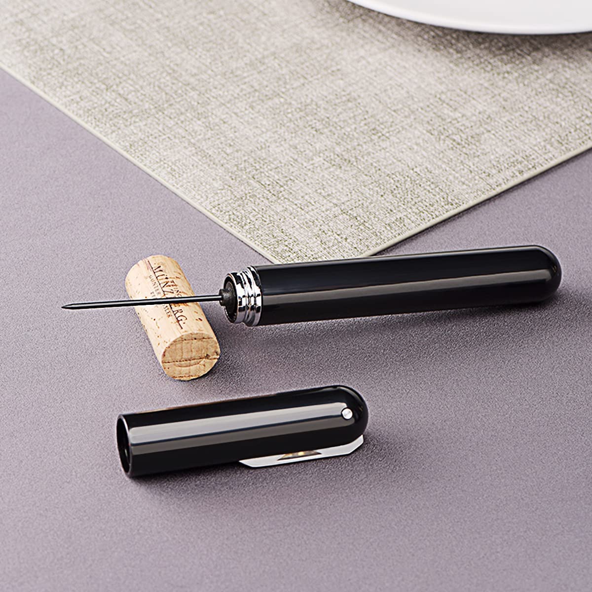 Air pressure wine corkscrew