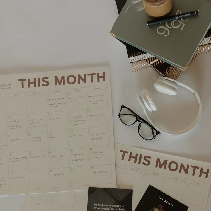 《Undated Large-Size Monthly Calendar 📅: 12 Tear-Away Pages to Ditch "Date Constraints" in Scheduling》