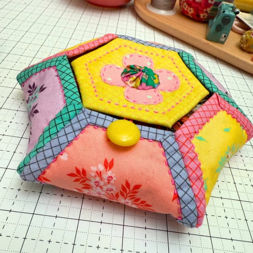 🔥LAST DAY 49% OFF - ✨DIY Hexagon Patchwork Flower Basket Sewing Template-with instruction